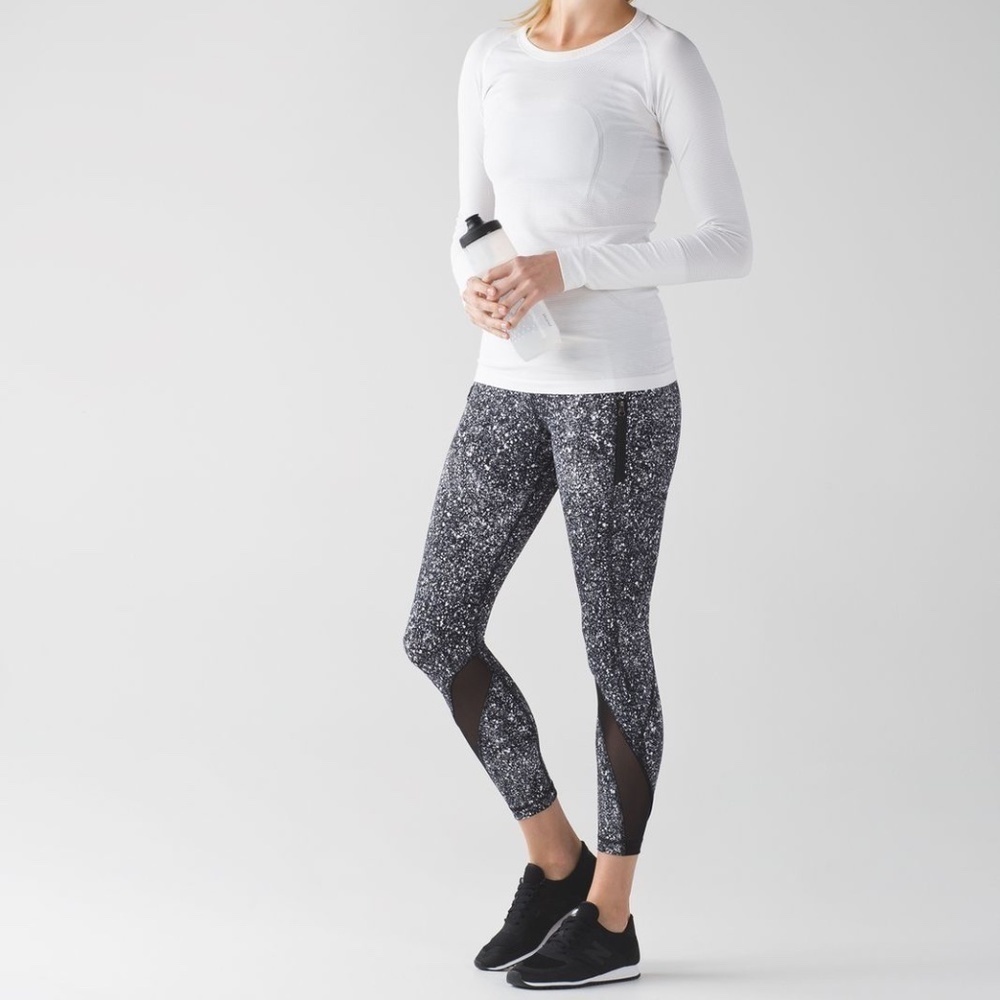 EXCELLENT Condition Lululemon Inspire Tight II | Splatter White Black |Patterned - Picture 7 of 8